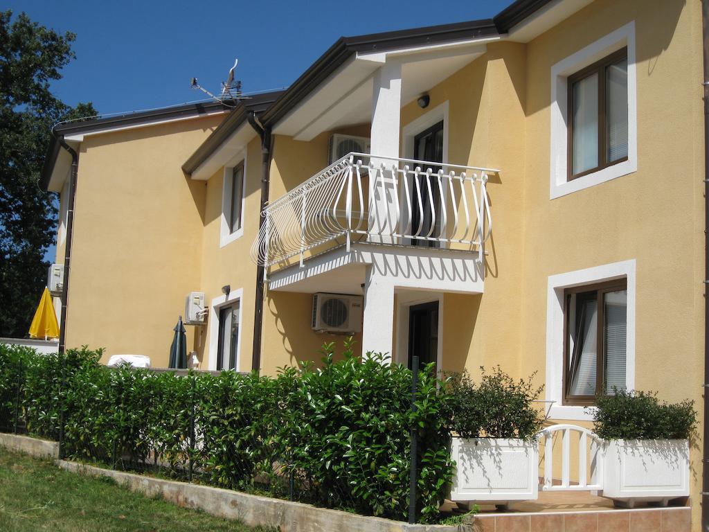Villa "Pied-A-Terre" Residence & Spa Umag Exterior photo
